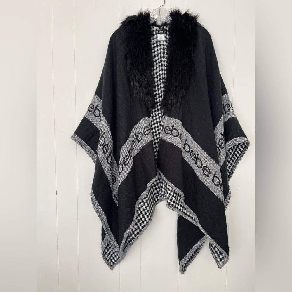 BeBe Ruana With Faux Fur Black Houndstooth - Picture 2 of 12